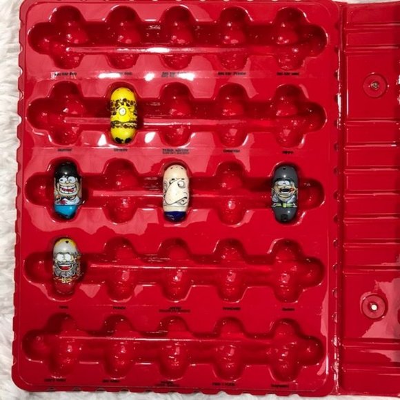 Mighty Beanz Red Collectors Case & 11 Mighty Beanz Set - Picture 4 of 16